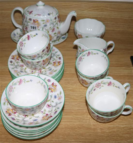 A Minton Haddon Hall green border tea service (25)